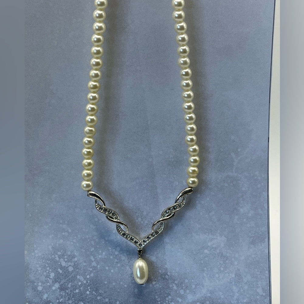 Vintage Avon Faux Pearl Necklace